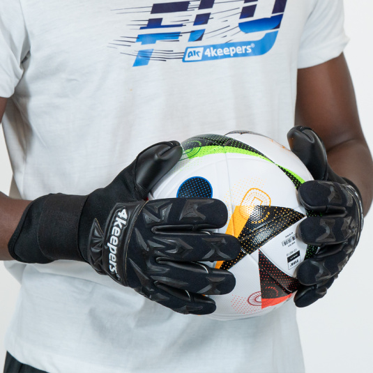 EQUIP PANTER NC | 4keepers Goalkeeper gloves