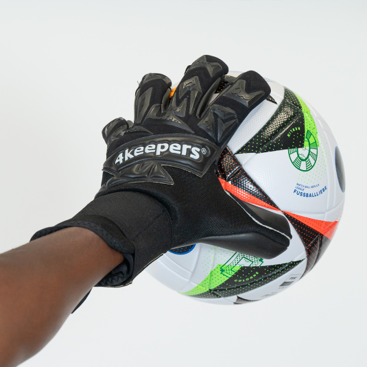 EQUIP PANTER NC | 4keepers Goalkeeper gloves