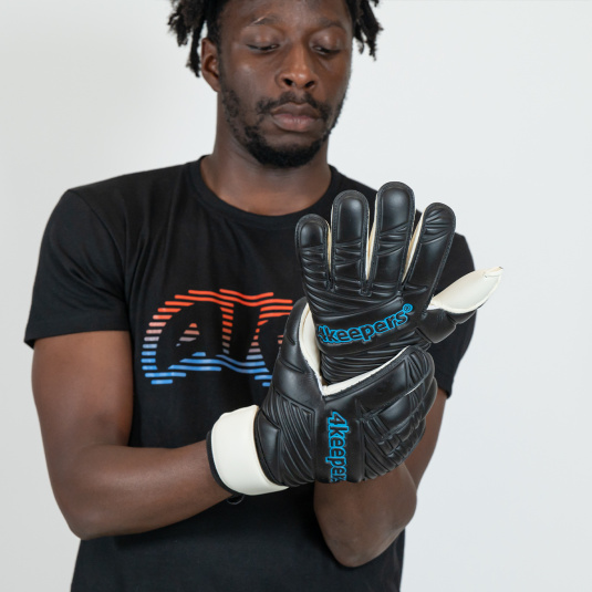 RETRO IV BLACK RF | 4KEEPERS Goalkeeper gloves