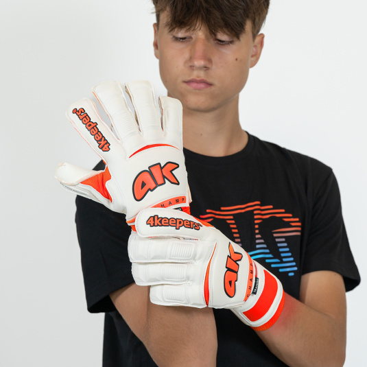 CHAMP TRAINING VI RF2G junior | 4keepers Goalkeeper gloves