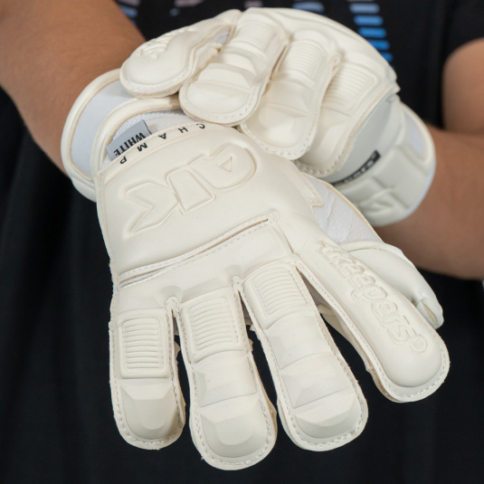 CHAMP GOLD WHITE VI RF2G junior | 4keepers Goalkeeper gloves