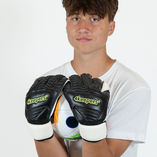 RETRO 42 BLACK RF junior | 4KEEPERS Goalkeeper gloves