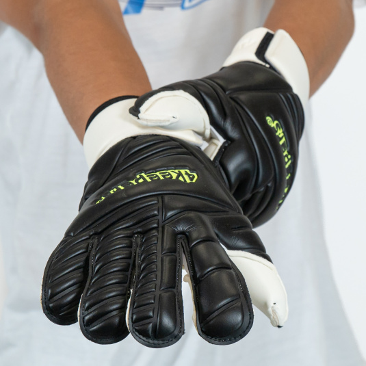 RETRO 42 BLACK RF junior | 4KEEPERS Goalkeeper gloves