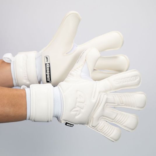 CHAMP GOLD WHITE VII RF2G junior | 4keepers Goalkeeper gloves