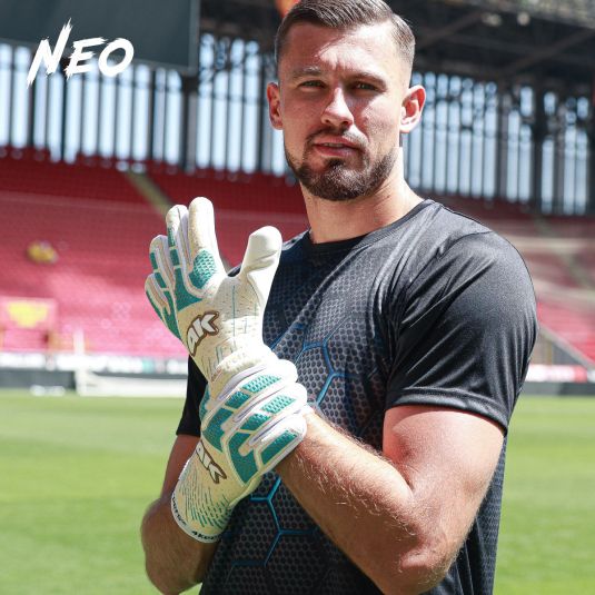 4keepers NEO Ice NC – Negative Cut Goalkeeper Gloves